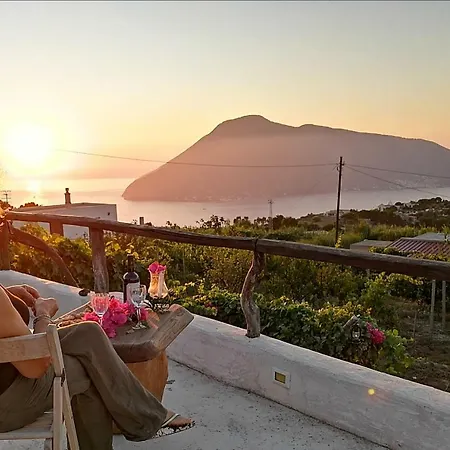 A Loggia Tatil Evi Lipari (Isola Lipari)